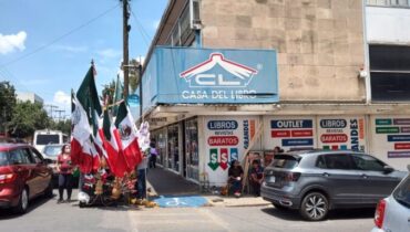 Excelente Esquina en Av Comercial de Gran Afluencia Peatonal y Vehicular