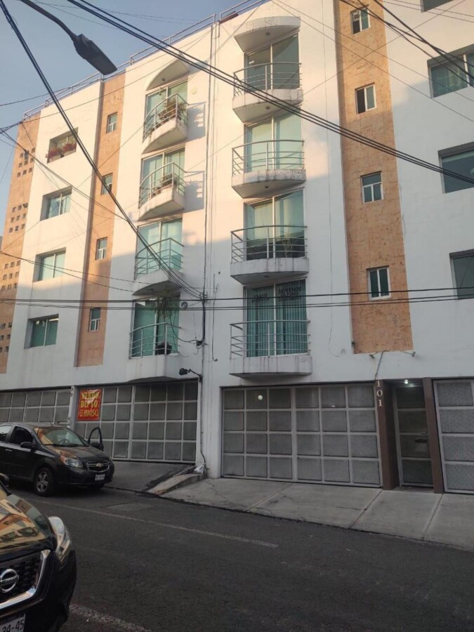 Depto amplio, iluminado, a un Lado de Satélite y Mundo E