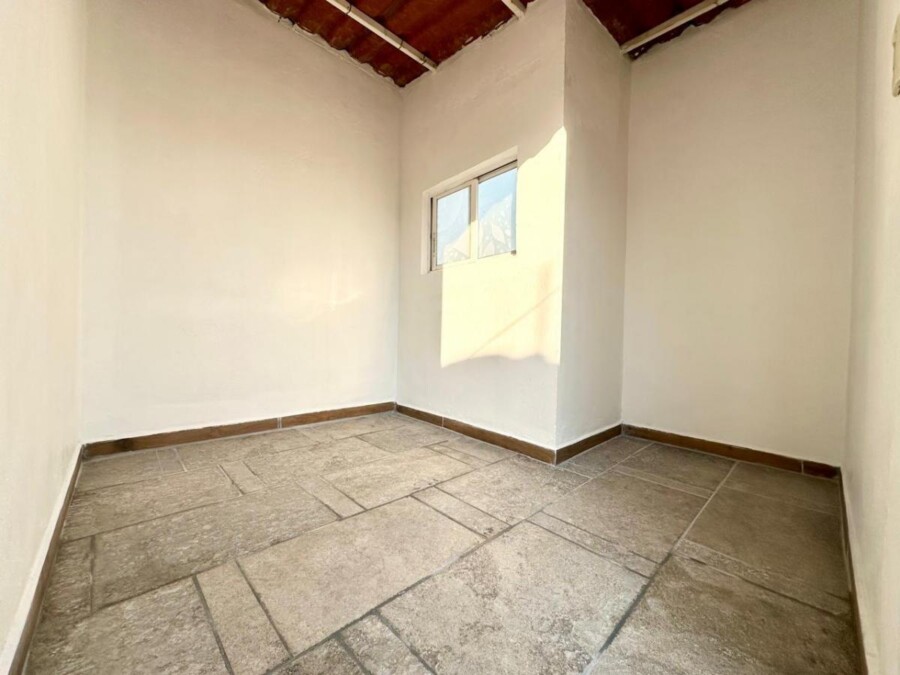 Depto amplio, iluminado, a un Lado de Satélite y Mundo E