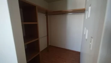 Depto amplio, iluminado, a un Lado de Satélite y Mundo E