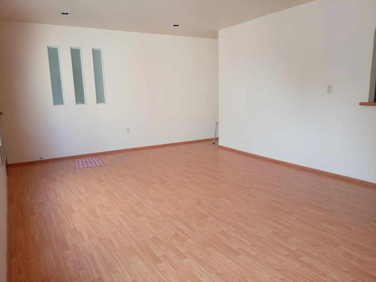 Depto amplio, iluminado, a un Lado de Satélite y Mundo E