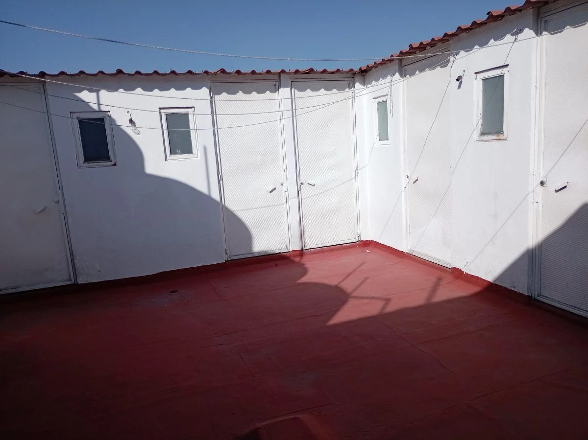 Depto amplio, iluminado, a un Lado de Satélite y Mundo E