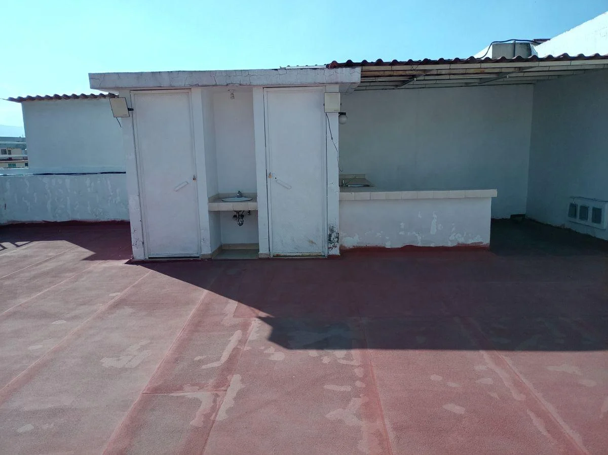 Depto amplio, iluminado, a un Lado de Satélite y Mundo E