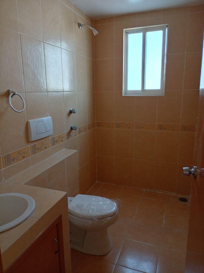 Depto amplio, iluminado, a un Lado de Satélite y Mundo E