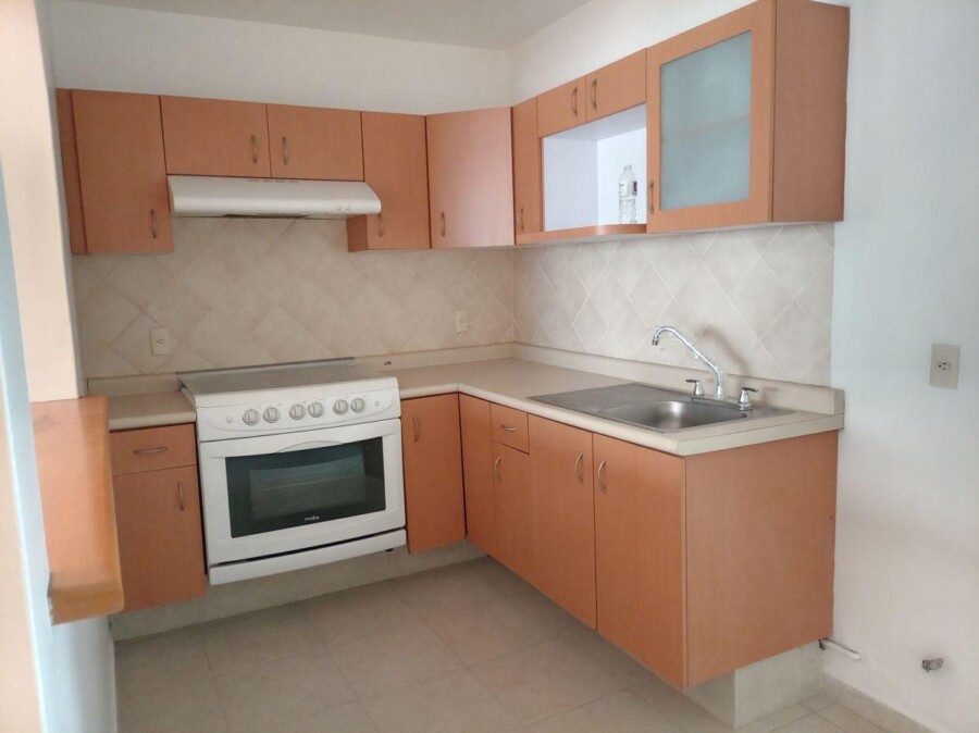 Depto amplio, iluminado, a un Lado de Satélite y Mundo E